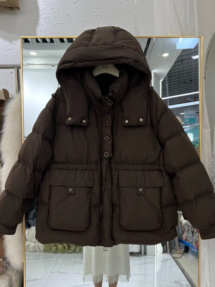 2025 neue Winter Verdickte Unten Jacke Frauen Einfarbig Mit Kapuze Temperament Taste Dekoration Mode Große Tasche Mantel