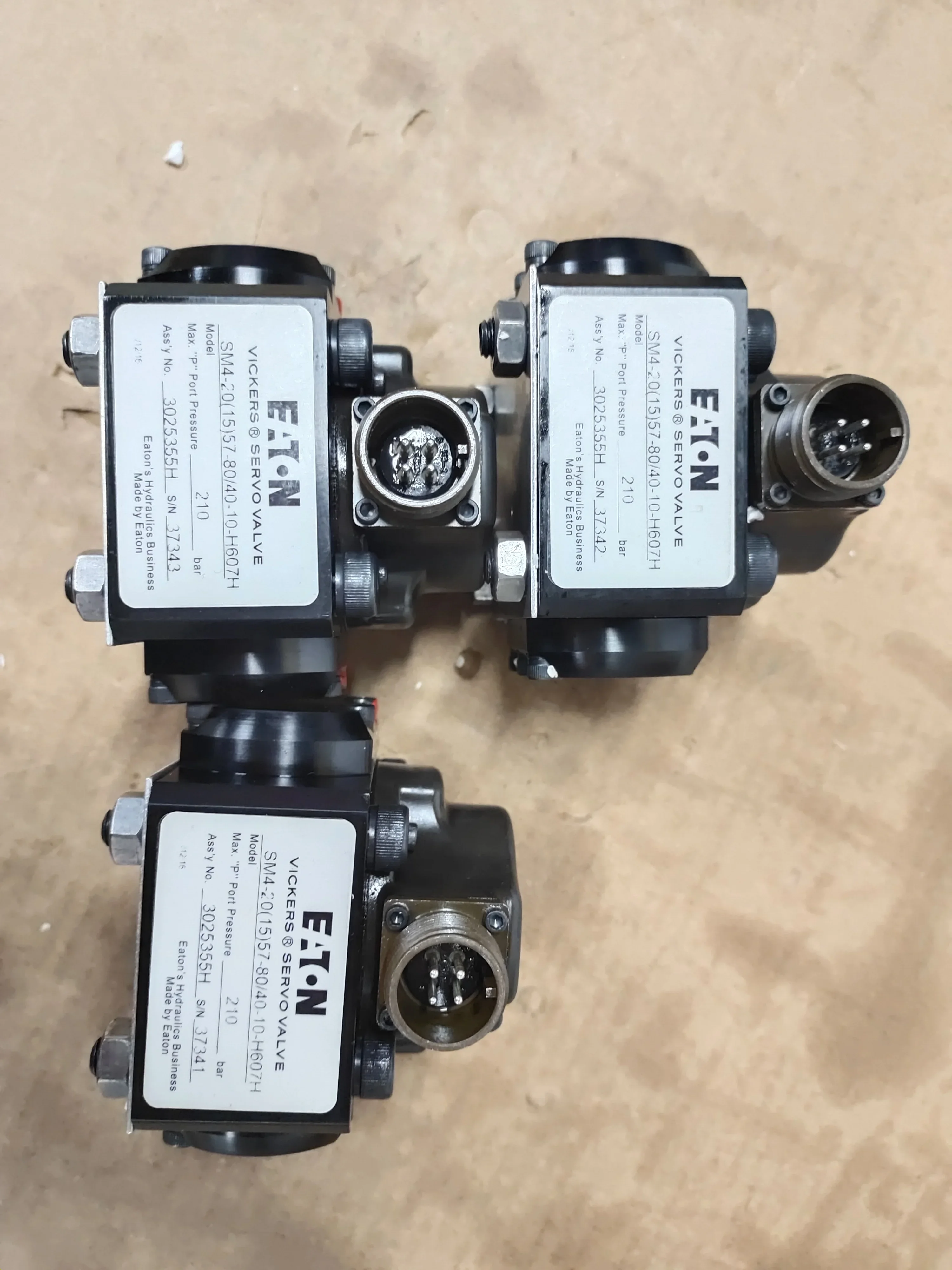 Eaton  SM4-40(40)151-80/40-10-H919 hydraulic proportional servo valves