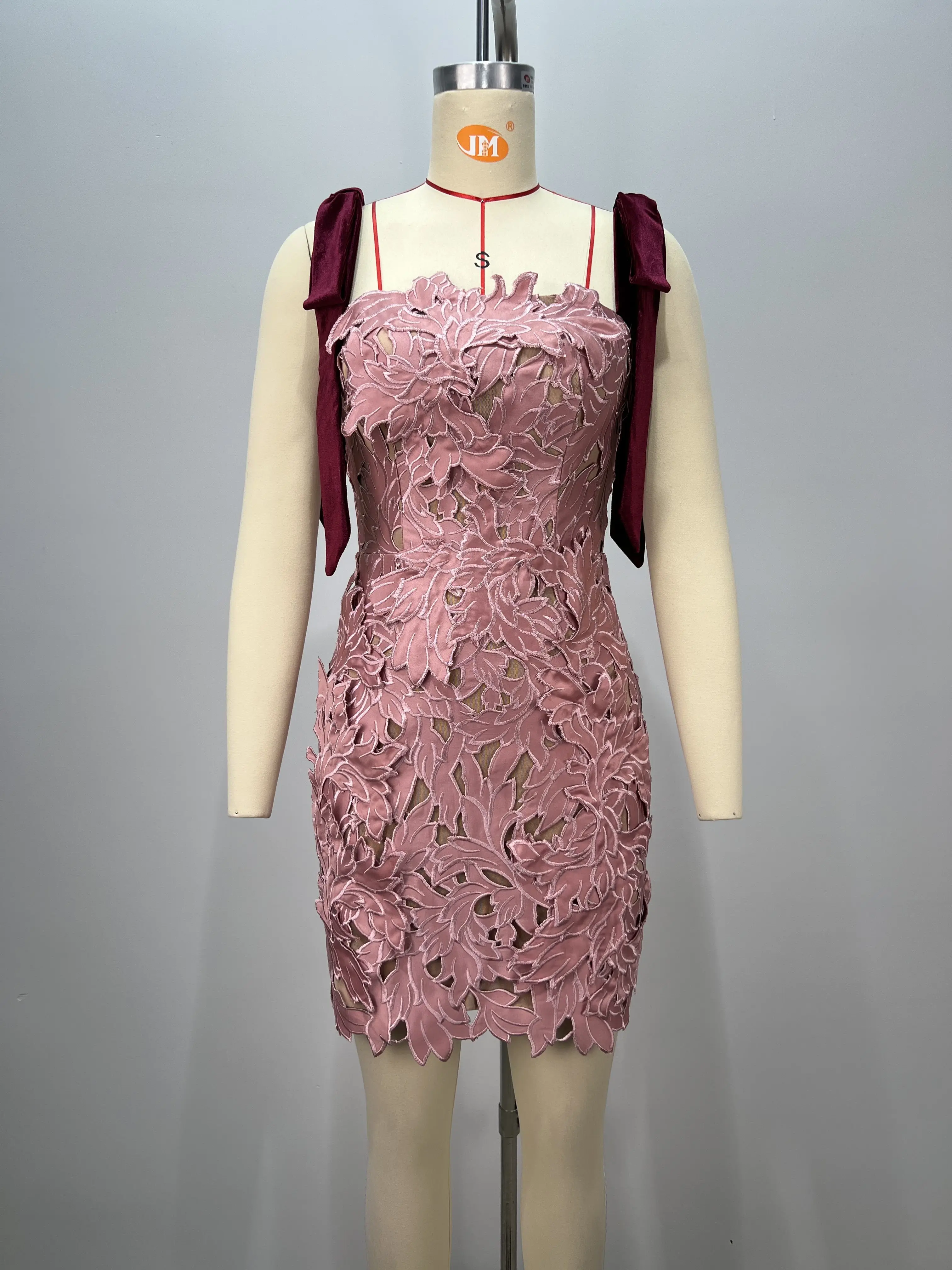 المرأة أحمر الخدود الوردي الدانتيل ضمادة فستان على شكل قلب ثقب المفتاح الخلفي حورية البحر ثوب مسائي شير قطع التدريجي حفلة رسمية