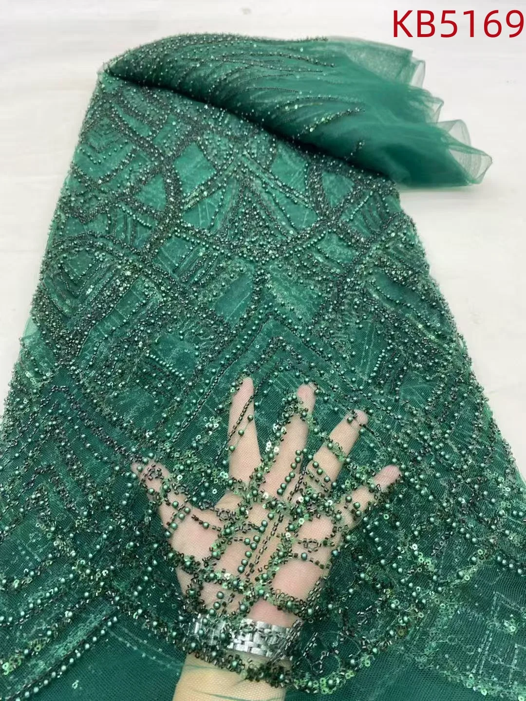 ผ้าลูกไม้ประดับด้วยลูกปัดทองคำ พร้อมเลื่อม ผ้าลูกไม้คุณภาพสูงรุ่นล่าสุด ปี 2025 ผ้าลูกไม้ทูลสีเขียวประดับเลื่อม สำหรับงานเย็บปักถักร้อย รุ่น KB5169