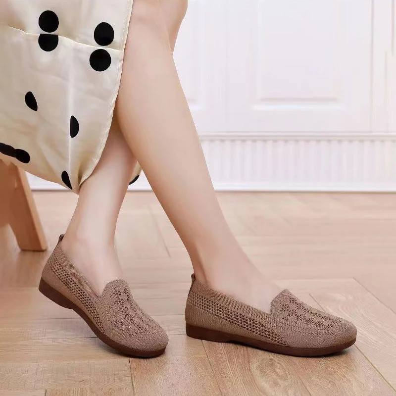 Sepatu kets wanita sepatu jalan musim panas berongga sepatu kasual anti-selip datar Slip On sepatu pantofel bersirkulasi jaring nyaman untuk perjalanan