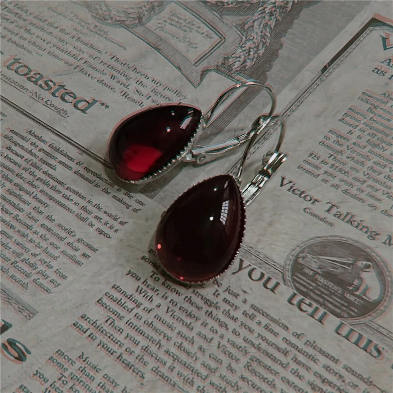 

A pair of gothic vampire blood red zircon earrings fashion women's holiday gift jewelry