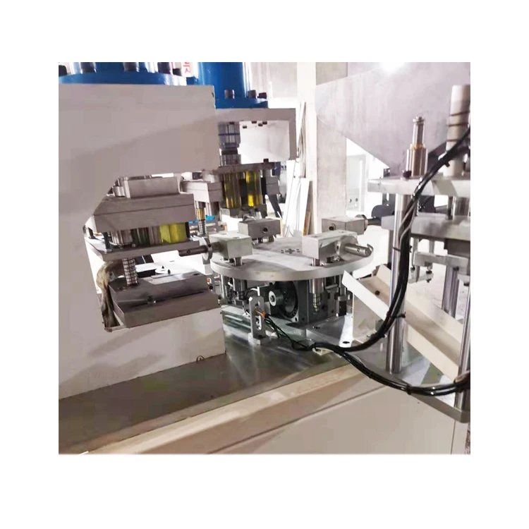 Macchina per la produzione di terminali a crimpare per capicorda in rame con collegamento automatico