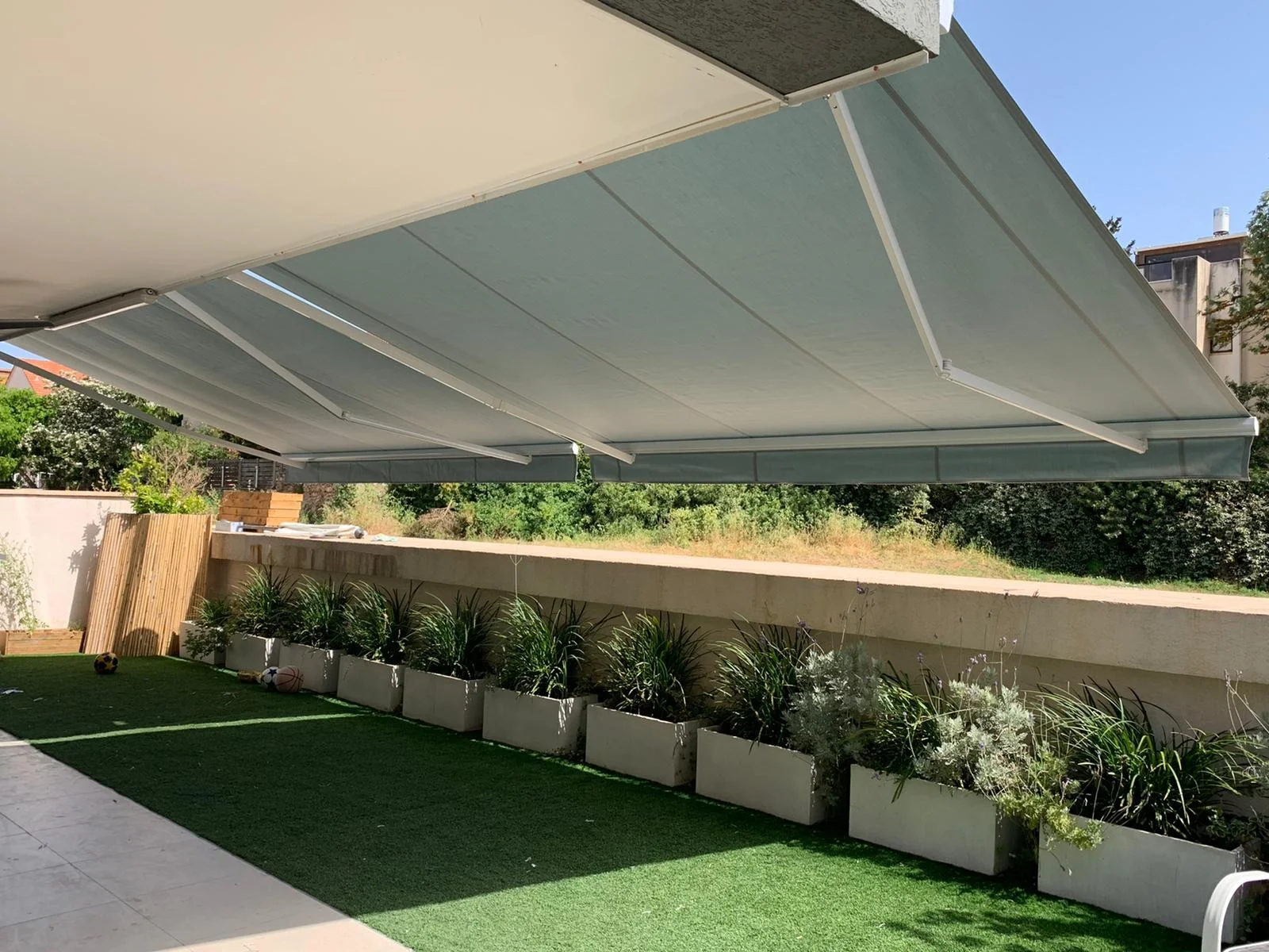Strong Motorized or Manual Sunshade Retractable Awnings Folding Arm Awnings