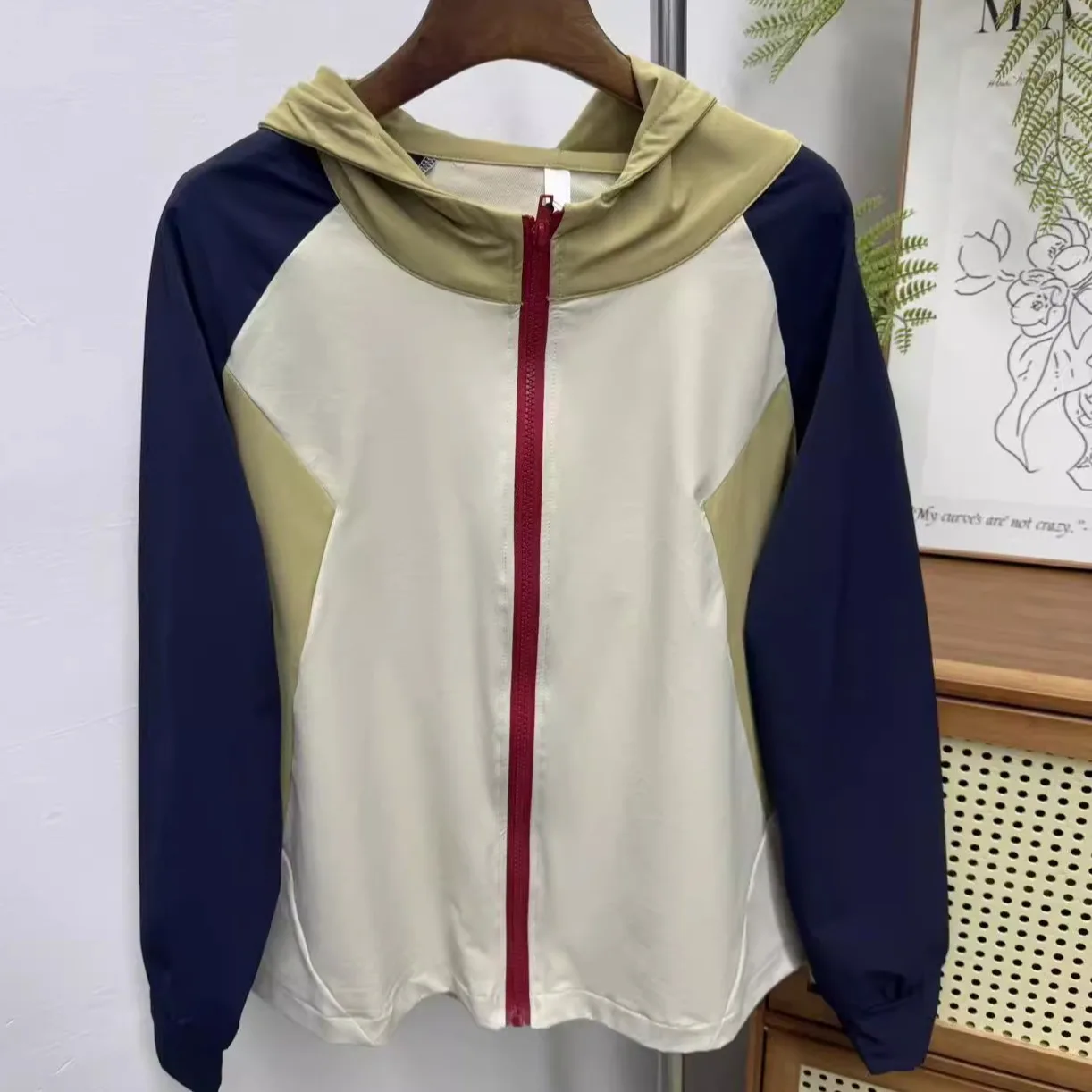 ファッショナブルなカジュアルクラシックカラーブロックショルダースリーブフーディージャケットtシャツカラー通気性ポリエステルブレンド春秋用