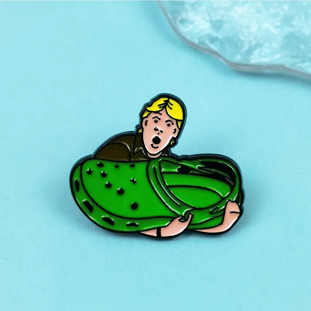 Creative Big Sandals Design Brooch Cartoon Girl Personality Posture Metal Badge Decoration Fashionable Jewelry Accessory Pin
