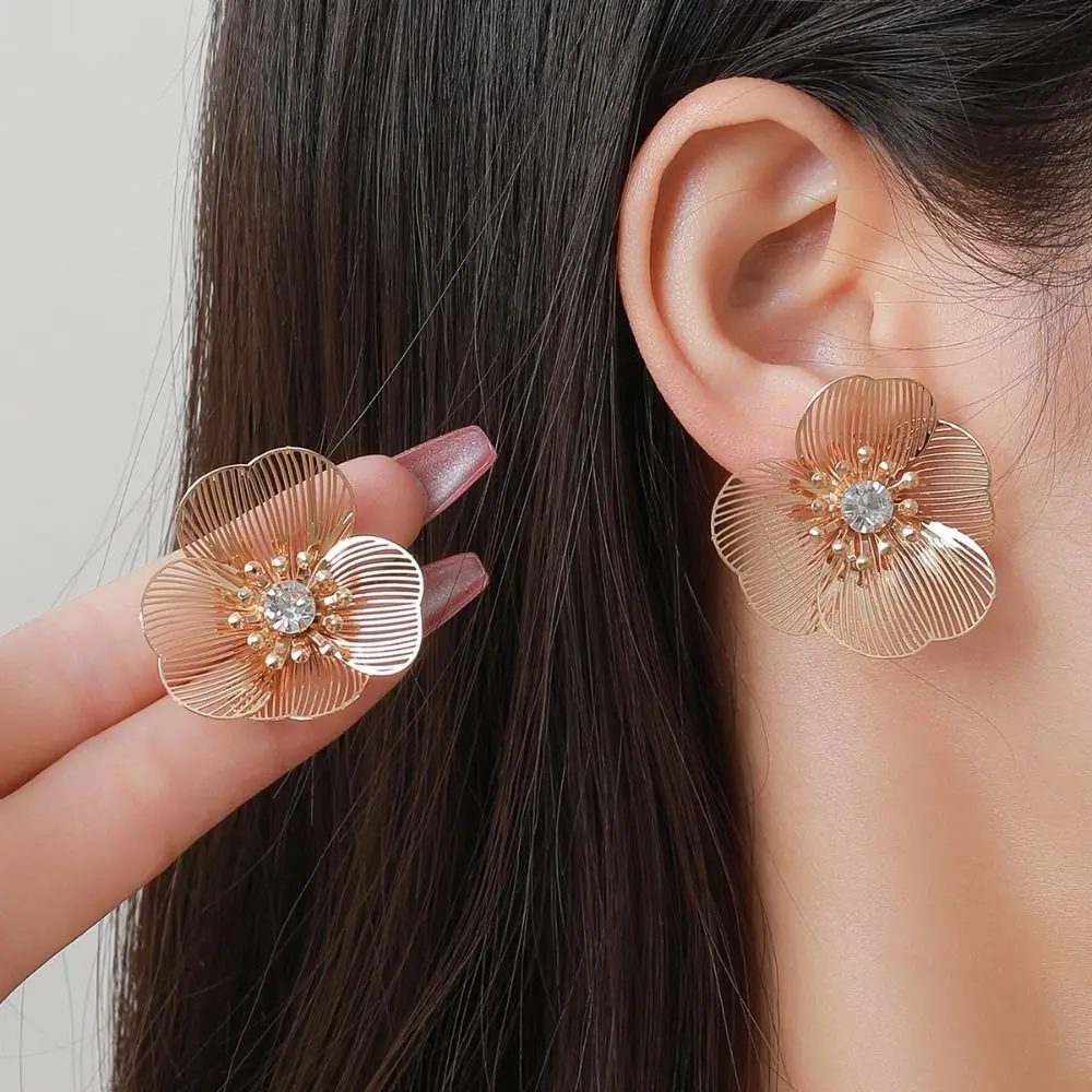 Romantic Flower Petal Long Tassel Drop Earrings for Women 2024 Trend Imitation Pearl Hanging Piercing Earrings Wed Jewelry Gift
