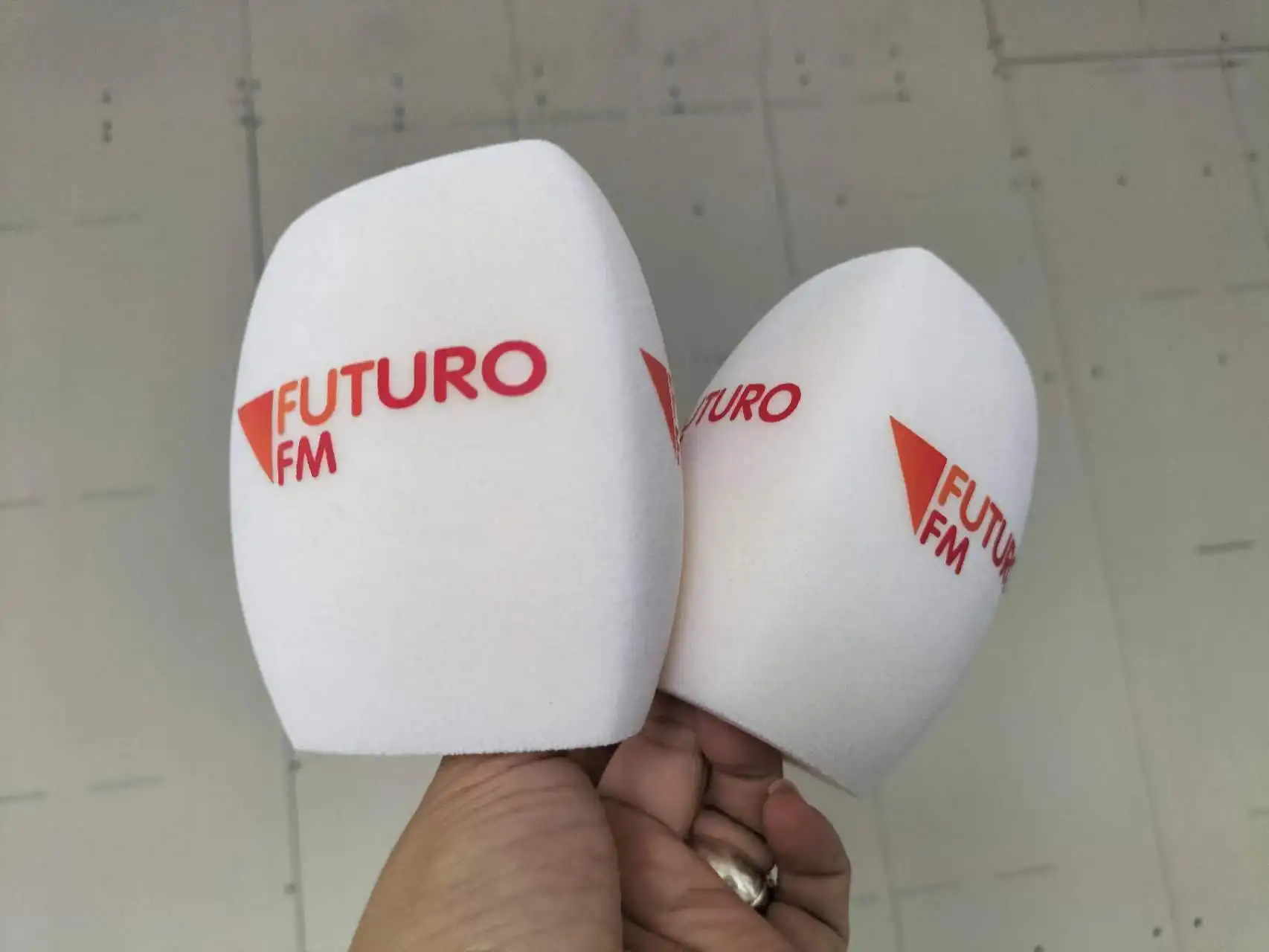 5pcsFree design rendering custom microphone foam windscreen and logo printed for journalists holding interviews with microphones