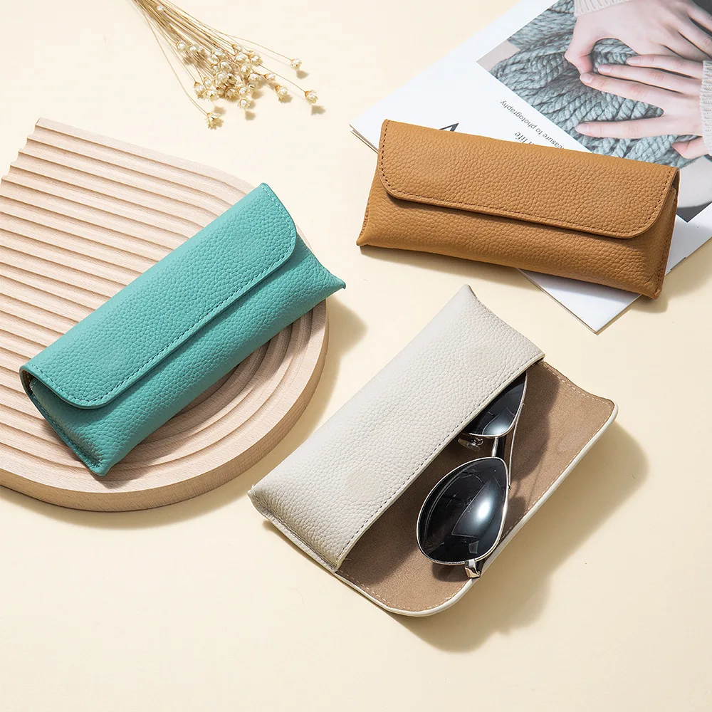 

Модный кожаный футляр для очков с тисненым логотипом, портативная стильная сумка для хранения солнцезащитных очков для мужчин и женщин, трендовый дизайн, OEM, хит продаж