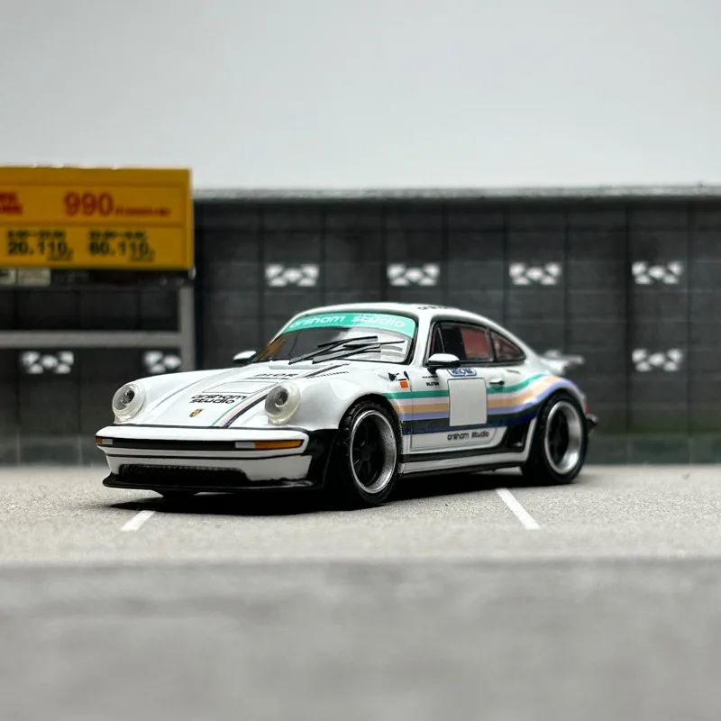 

In stock 1:64 Singer Turbo Study 930 die-cast simulation alloy car model, boy festival gift toy, adult collectible ornament.
