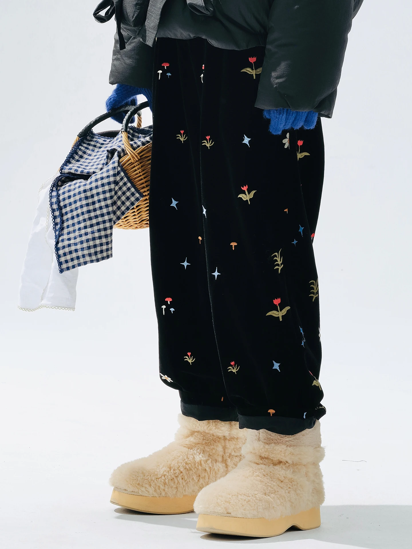 

Black Embroidered Pants - imakokoni 2025 Winter Japanese-Style Fleece-Lined for Warmth Elastic Waist Style 255296