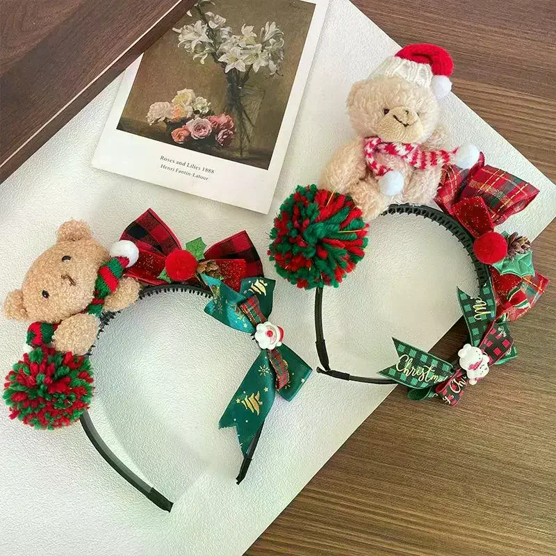 Opaska na głowę z misiem świątecznym z kokardą - świąteczny pluszowy dodatek do włosów dla kobiet, idealny na imprezy i do zdjęć. Lekki i stylowy!