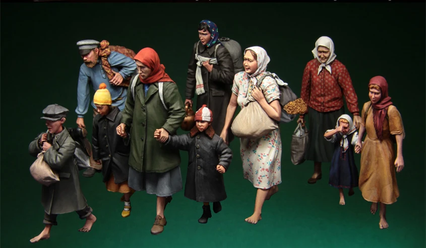 

1/35 Scale Resin Figure Model Kit Historical Hobby Miniatures Russian Refugees, 1941-45 Ten Figures Unassembled Unpainted 085-1