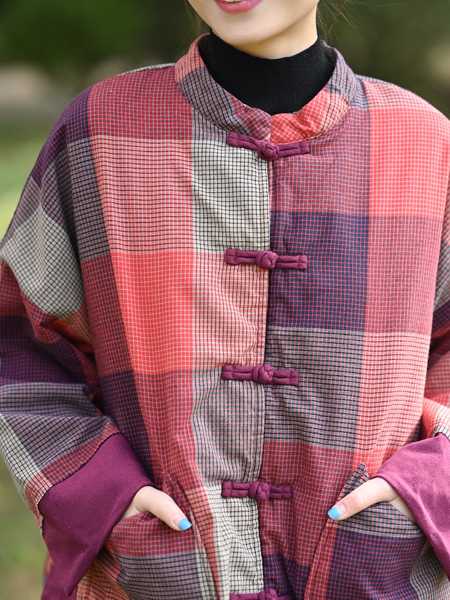 เสื้อโค้ทผู้หญิงสไตล์จีน ผ้าหนานุ่ม อุ่นสบาย ลายตาราง คอตั้ง วินเทจ สำหรับฤดูหนาวปี 2025 รุ่น M2056