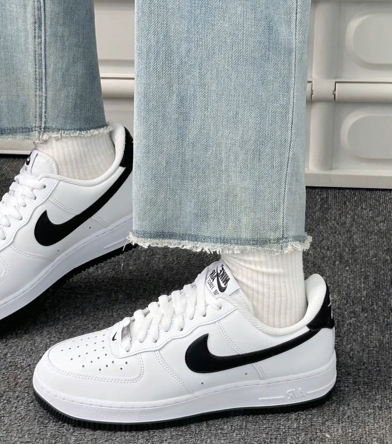 

Nike Air Force One Board Shoes Are Lightweight Comfortable Versatile Durable Men's Black and White