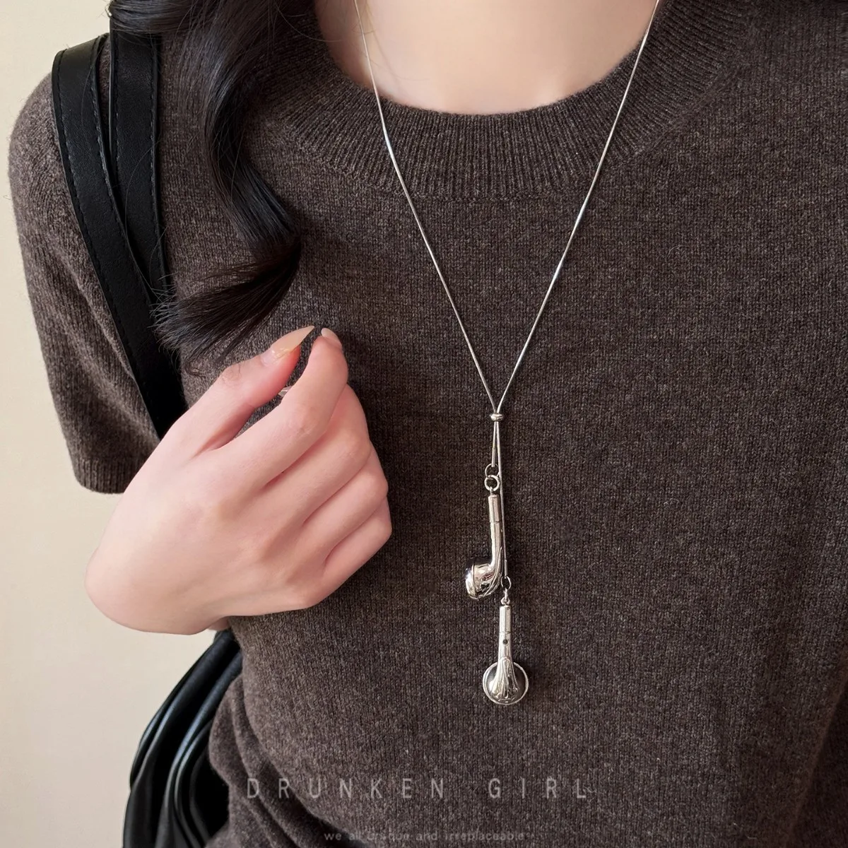 Fashion Desiged Slide Earphone Dangle Necklace For Women Trendy Metal Headphones Pendant Sweater Chain Casual Party Accessory