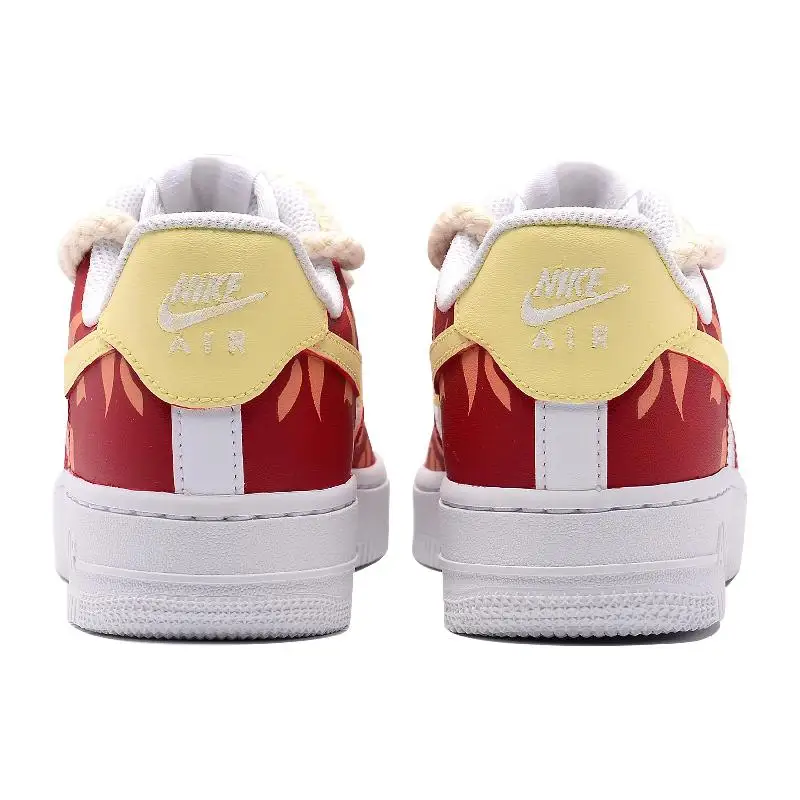 [ارتفاع مخصص باللون الوردي] حذاء Nike Air Force 1 للتزلج منخفض الارتفاع للنساء باللون الأحمر