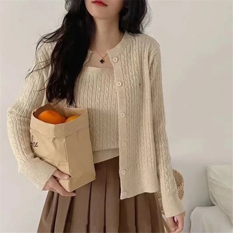 Knitted Cardigan Two-piece Set Spring and Autumn Thickened Sweater Suspender Top Sweater Vest Student Coat White Cardigan Pink