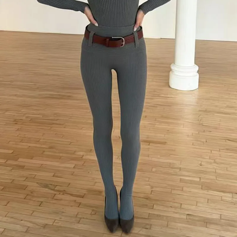 2025年秋冬新作、ファッショナブルでニッチなデザイン、カジュアルで万能、スリムで体型にフィットするウールニットレギンス