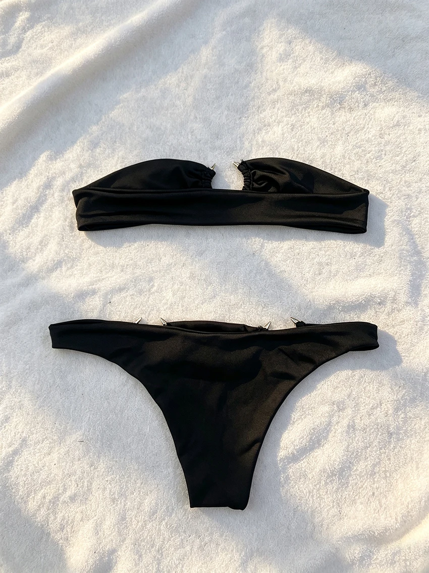 Damen Y2K Goth trägerloser Bikini-Badeanzug mit Metallringen, Spikes und Nietenverzierung, Bandeau-Top, zweiteiliger Strand- und Urlaubs-Badeanzug-Set – Detail 8