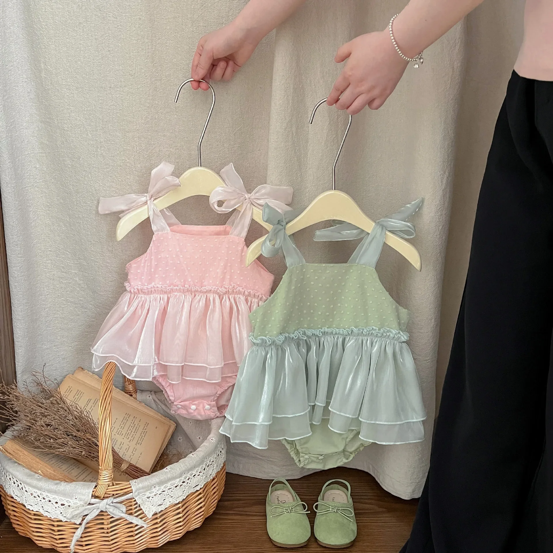 

0-2Y Baby Girl Summer Cotton Bodysuit with Spaghetti Straps Bow Design Tulle Skirt Pink/Green Infant Crawling Romper