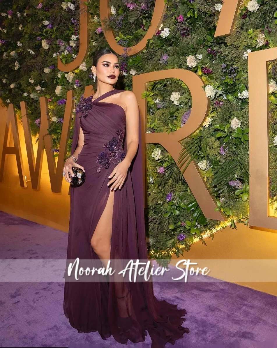 Weinrote 3D-Perlen-Blumen-Umhang, luxuriöse Damen-Abendkleider 2025, Damen-Dubai-Falten, Promi-Kleid, Abschlussballkleid, individuell gestaltet