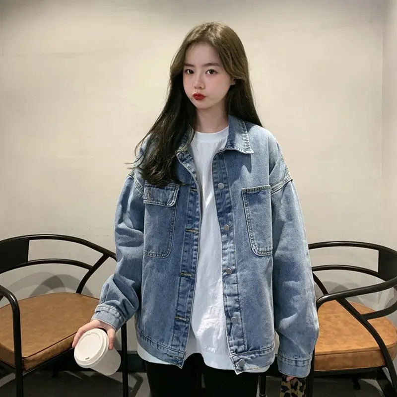 Women's Light Blue Oversized Denim Jacket, Loose-Fit Button-Down Jean Coat with Pockets, Casual Vintage Trucker Outerwear