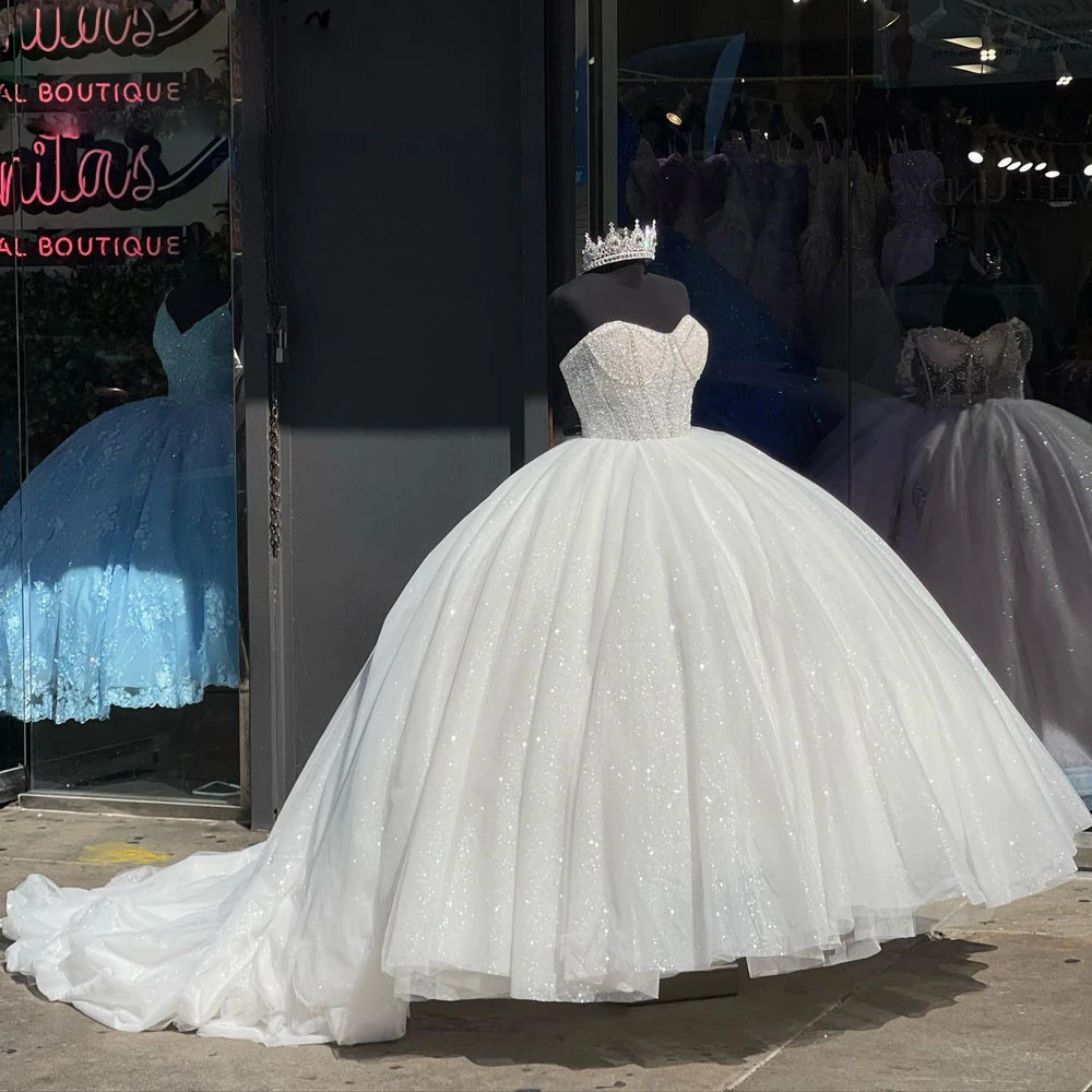 

White Sparkly Crystal Diamonds Ball Gown Quinceanera Dresses Sweetheart Beaded Sweet 16 Vestidos De 15 Años