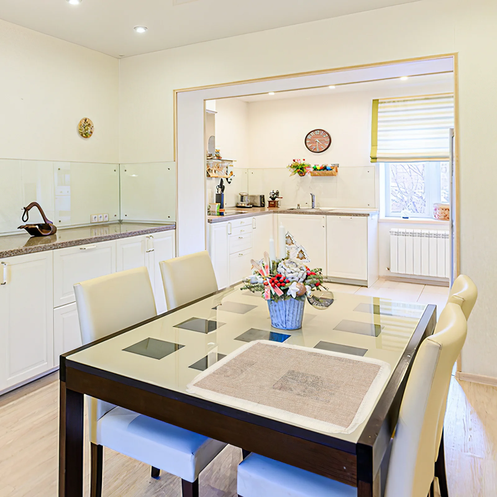 

4Pcs Natural Jute Table Placemats Heat Resistant Burlap Placemats 45x30cm Tassel Edges for Holiday Dining Everyday Use