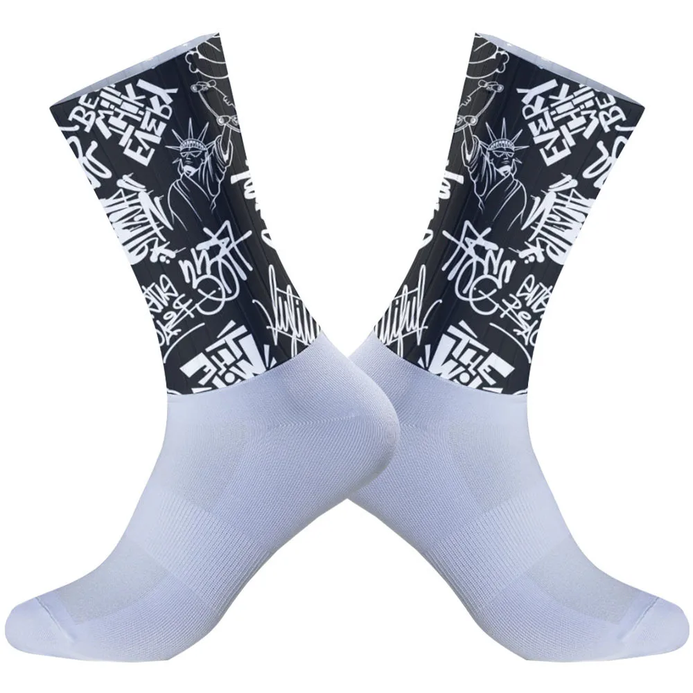 

Новинка 2025 года. Носите его делает, который вы хотите кататься! Высокие носки с отскоком принимают впечатление верховой езды «Зеро тяга»