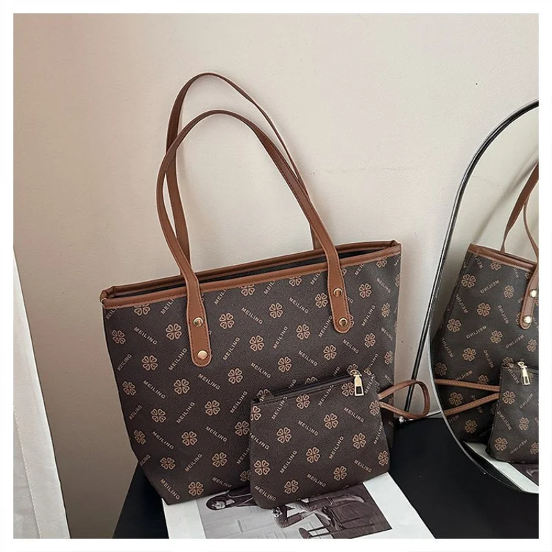 

Casual Fashionable Trendy Mini Clutch Bag With Letter Logo For Women Leisure Simple Stylish Everyday Use