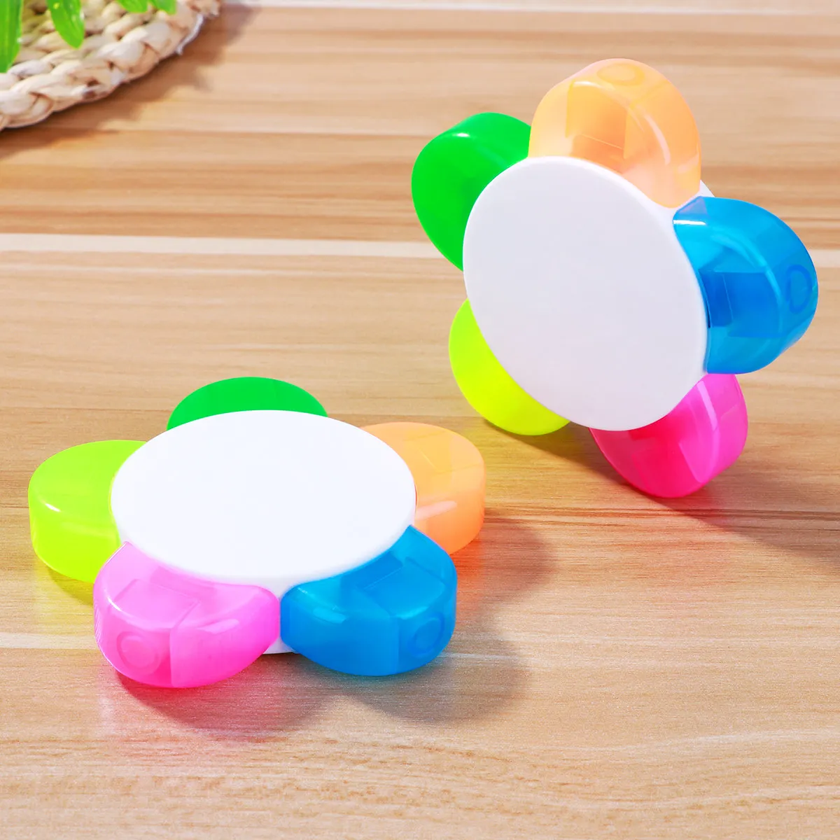 5Pcs Petal-Shaped Fluorescent Highlighters Premium Smooth-Tip Marker Pens for Creative Art Craft School Office DIY Projects