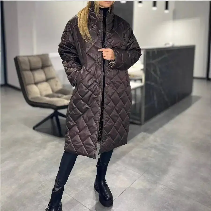 เสื้อผ้าผู้หญิงผ้ากำมะหยี่เงา รุ่นใหม่ ปี 2026 ทรงยาว สีพื้น มีกระเป๋า ความยาวระดับเข่า ลายตารางเพชร ผ้าฝ้าย ทรงหลวมและอบอุ่น