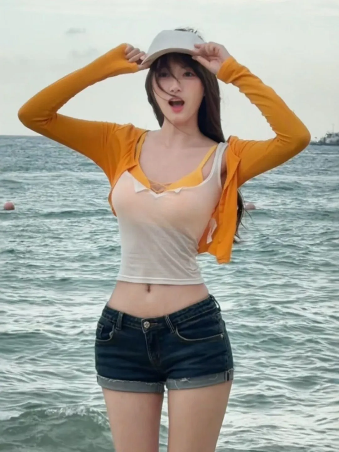 

Сексуальный белый комплект нижнего белья из трех предметов: топ, трусики и майка. Нежный и соблазнительный весенний модный комплект для молодых женщин. Удобный, дышащий, из хлопка.