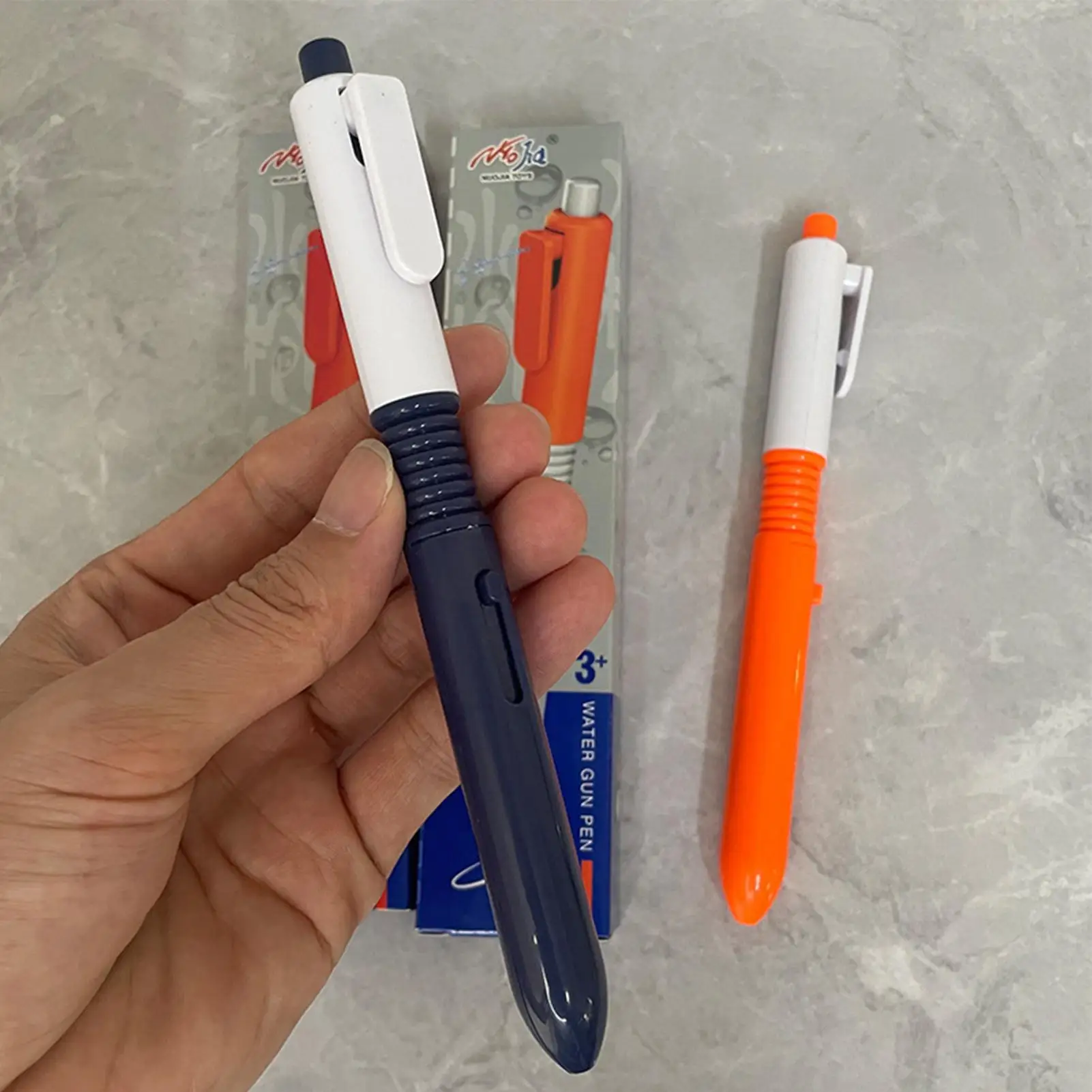 1pc Writable Pen Water Spray Pen Signature Pen Press to Spray Pranks Water Spray Pen Student Gift Funny Spoof Trick Toy