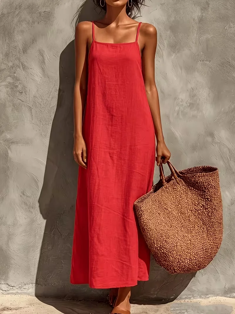Minimalistisches, einfarbiges rotes Maxikleid mit dünnen Trägern und lockerer Passform, geeignet zum Spazierengehen am Strand, zum Essen in Restaurants am Meer und für Besichtigungen. – Detail 5
