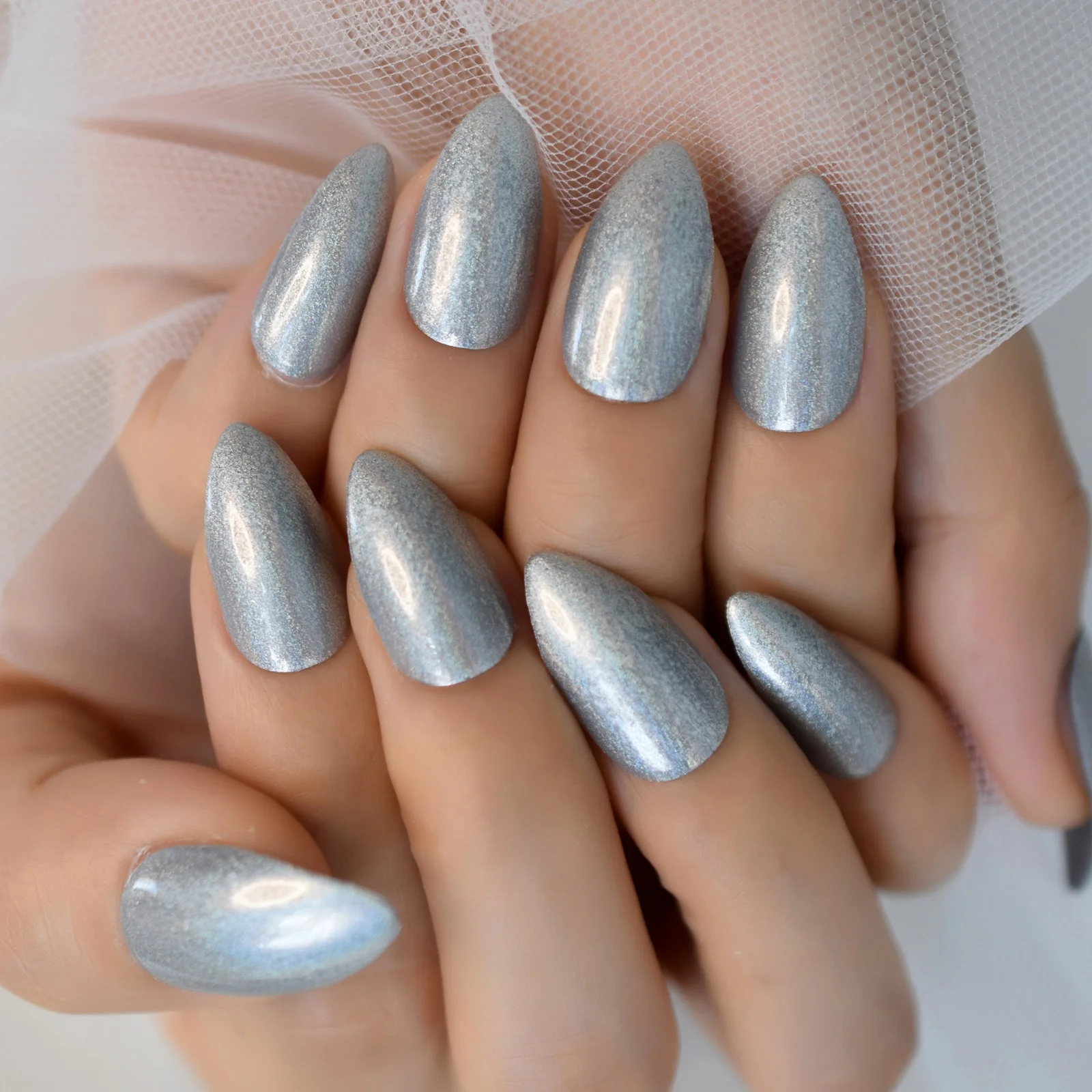 Shimmer Fine Glitter Press On Nails Shiny Holo Silver Dust Stiletto Unghie finte Punte progettate da donna per le dita della ragazza delle donne