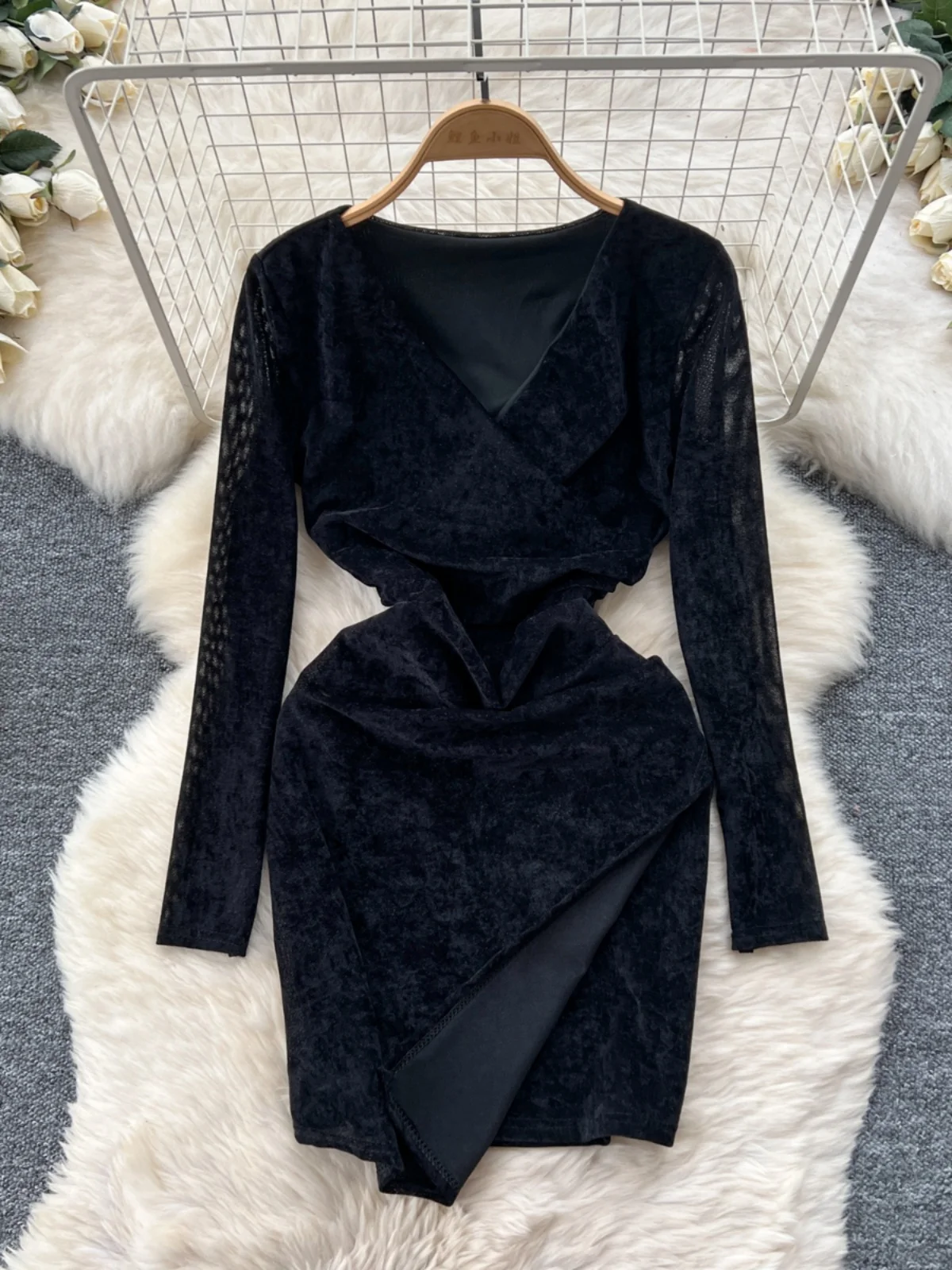 Ofallsis Light Luxury Queen Style Sexy Cross V Neck Strap Waist Cinching Long Sleeved Velvet Dress 2024 Slimming Bottom Dresses