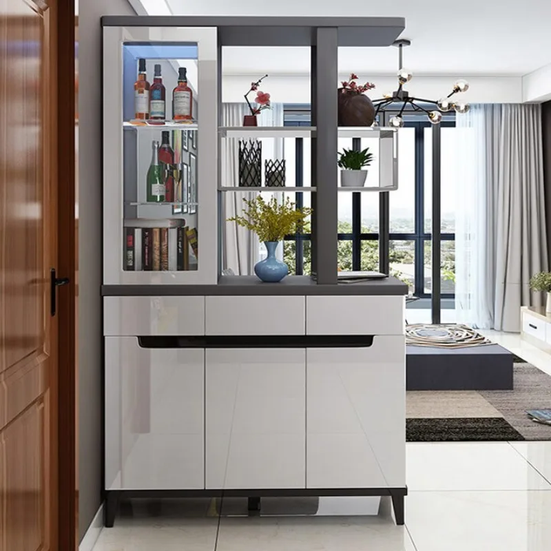 Schlichter und moderner dekorativer Türschrank