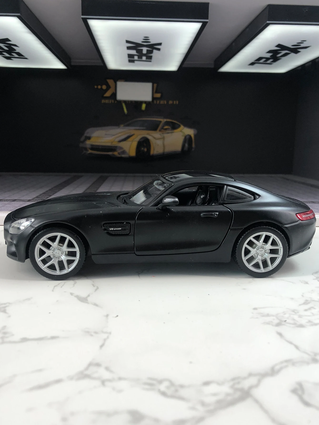 Mobil model Mercedes Benz AMG GT Maisto 1:24, simulasi paduan seng, ornamen statis, mobil koleksi logam, hadiah