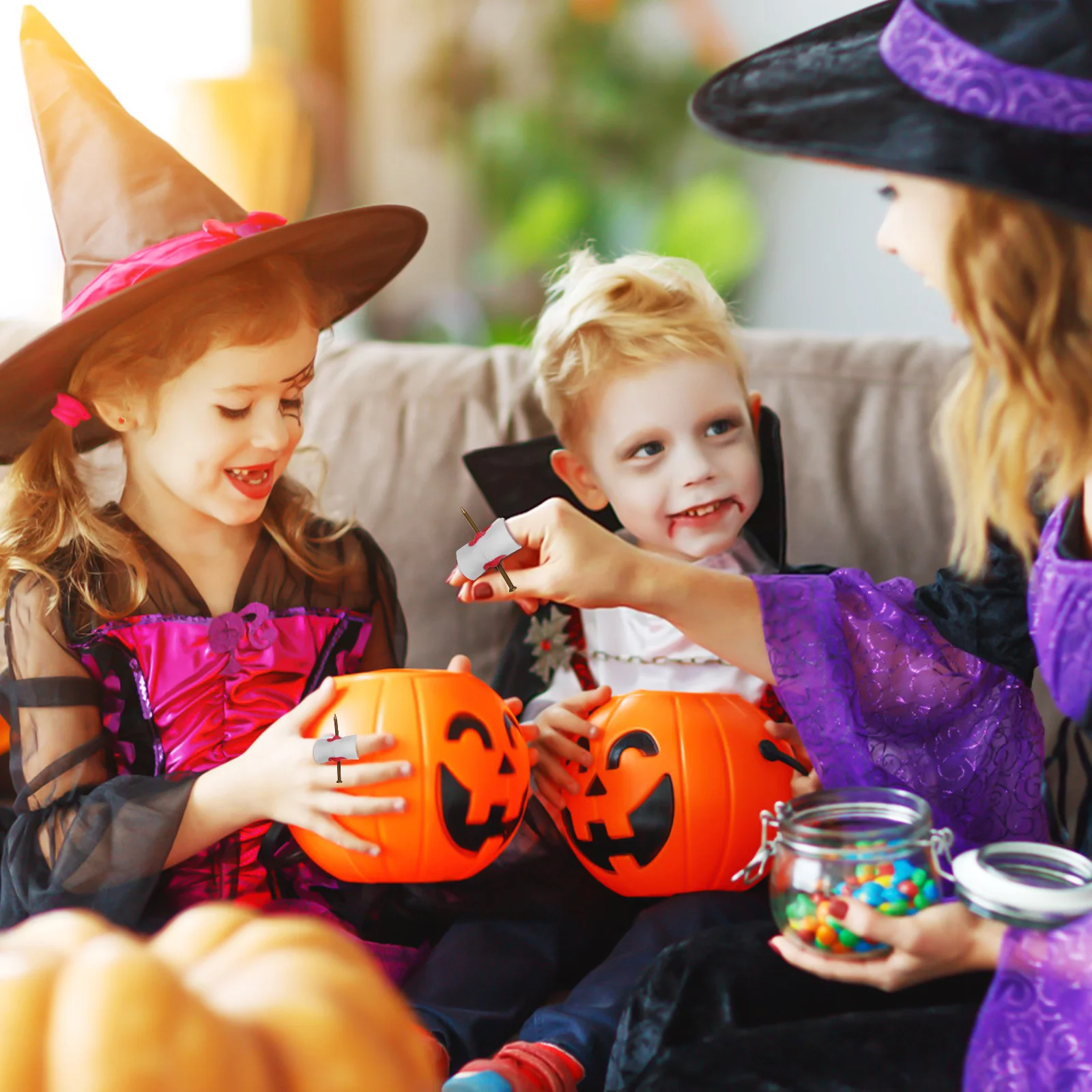 

2Pcs Plastic Nail Through Finger Prank Props Realistic Bloody Gauze Halloween Scary Trick Party Nail Through Finger Trick