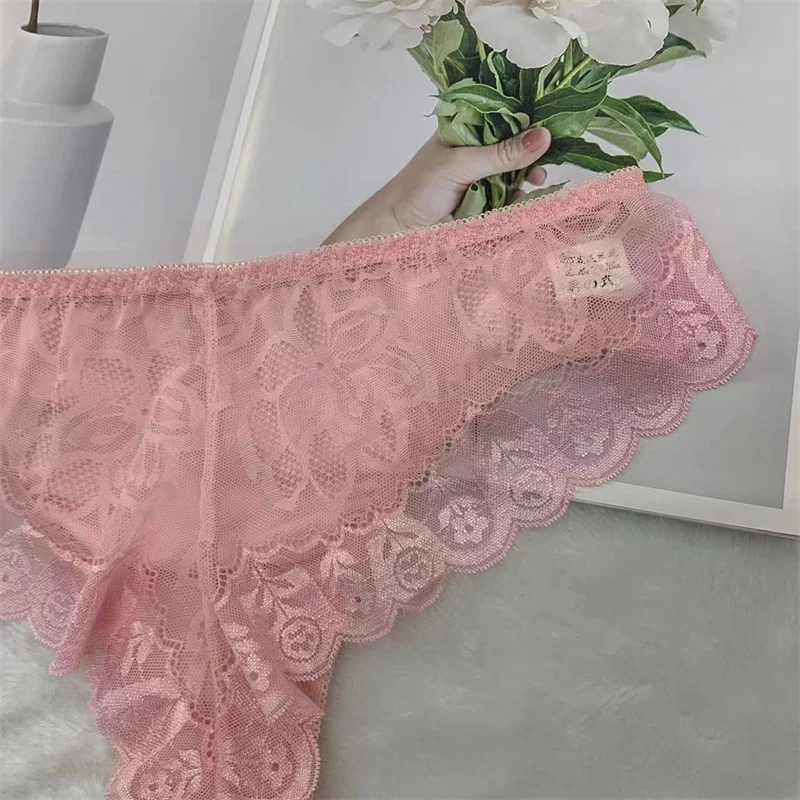 Męskie różowe koronkowe spodnie figi jedwabisty dotyk występ na żywo taniec prywatna impreza DJ klub bar FKK tył biodra przezroczyste