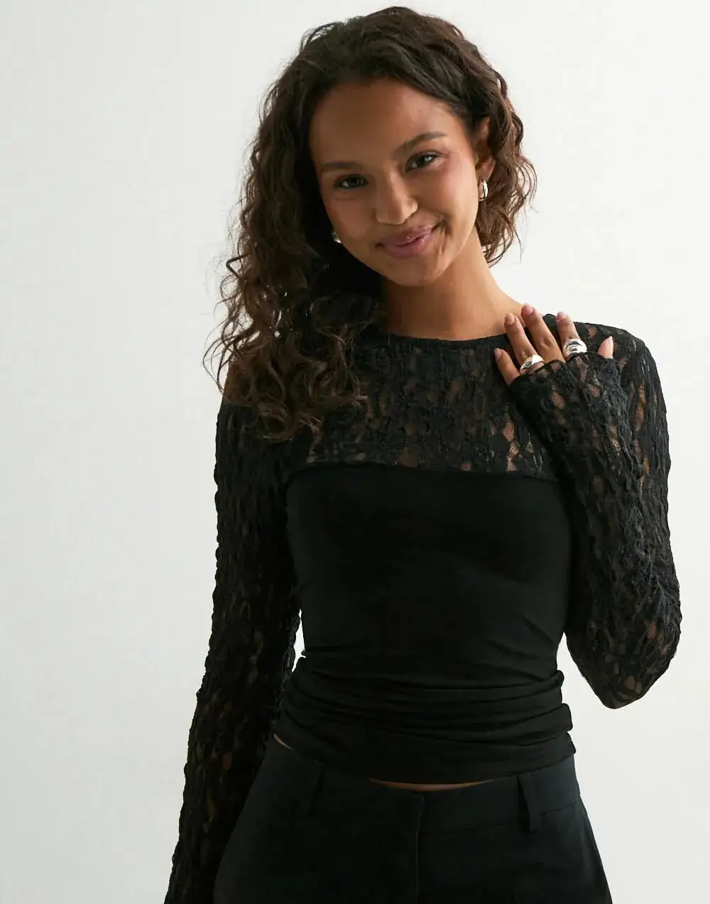 

Женская элегантная клубная одежда, прозрачный сетчатый укороченный топ, модные черные кружевные топы с длинными рукавами, прозрачная облегающая блузка, вечерние пуловеры, рубашки