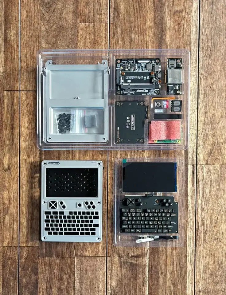 ミニPC clockwork uConsole CM4-D 4GB Silver and black in stock! ClockworkPi uConsole V3.14 DevKit,Retro