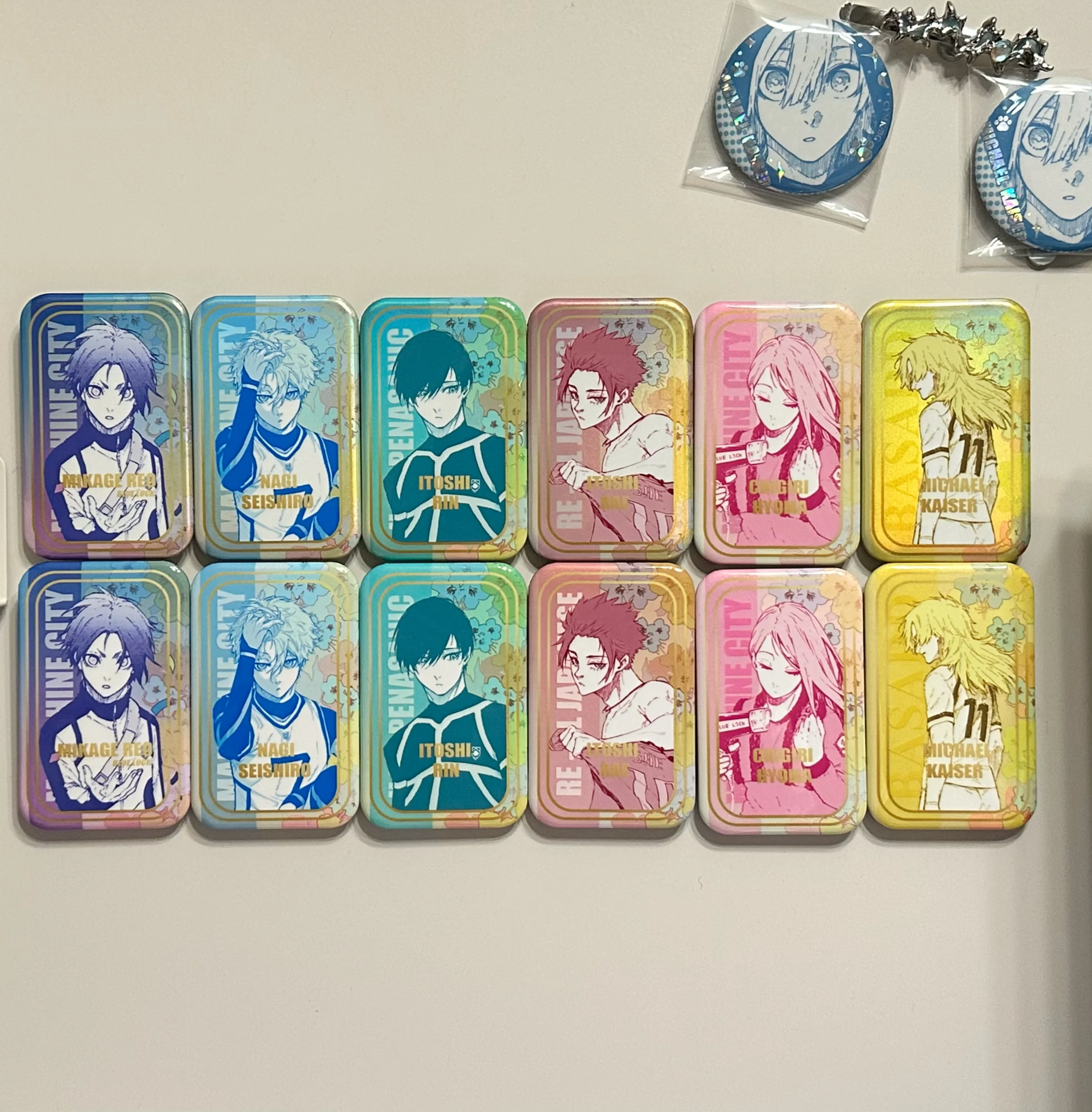 

BLUE LOCK Isagi Yoichi Nagi Seishiro Anime Square Double Flash Badge Laser Emblem Brooch Cospaly Cartoon Gift