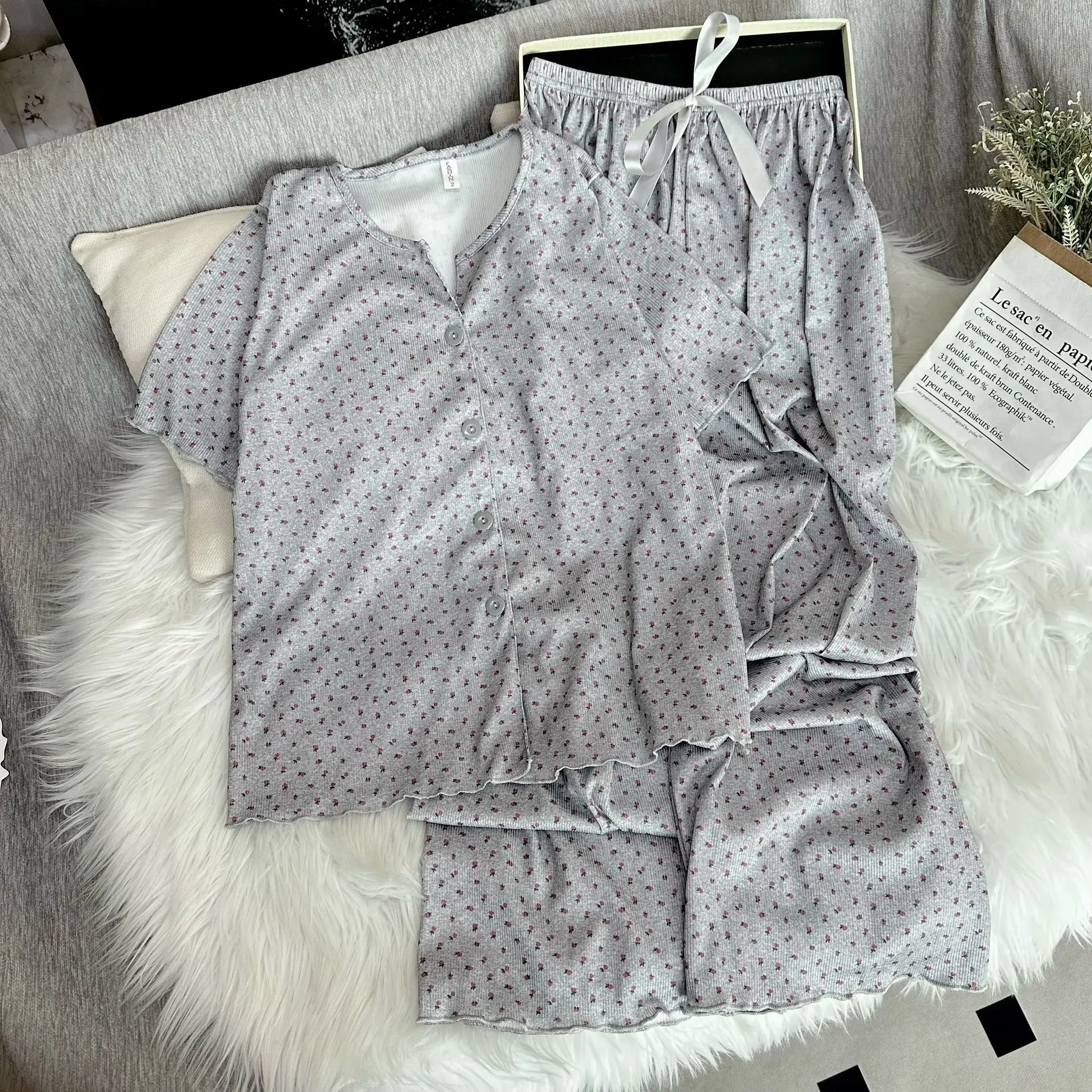 

Женская пижама из ледяного шелка с V-образным вырезом, свободная, с кружевом, с коротким рукавом, брюки, комплект из двух предметов для дома и отдыха, весна-осень