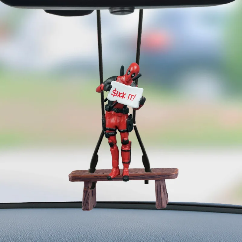 Nuovo 10 cm Deadpool Creativity Anime Figura Altalene Panca di legno Alla moda Ornamenti per auto Accessori pendenti per cartoni animati Regali Giocattoli per bambini