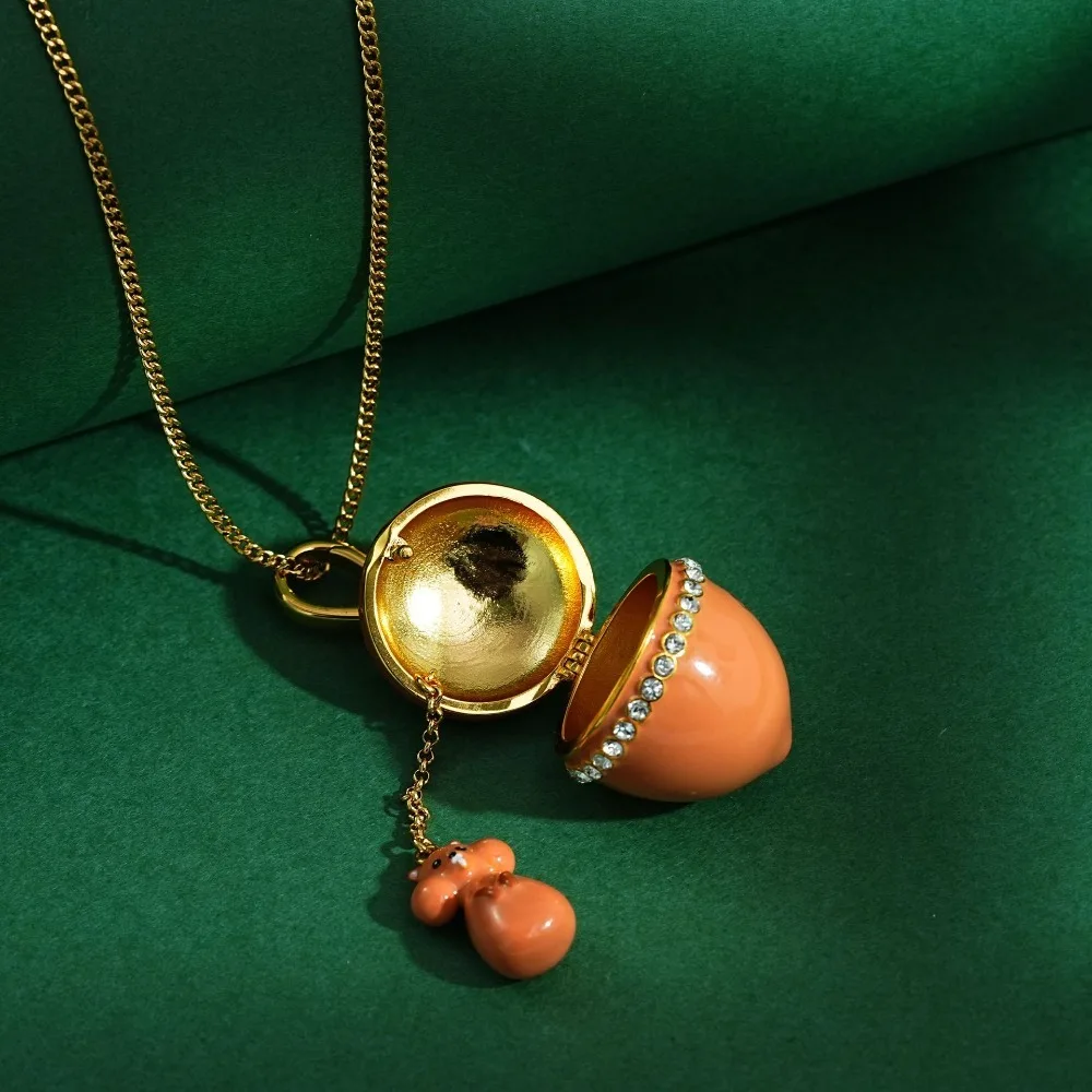 

2026 New Women's Enamel Glaze Openable Nut and Squirrel Pendant Necklace, Stylish and Simple, Perfect for Anniversaries