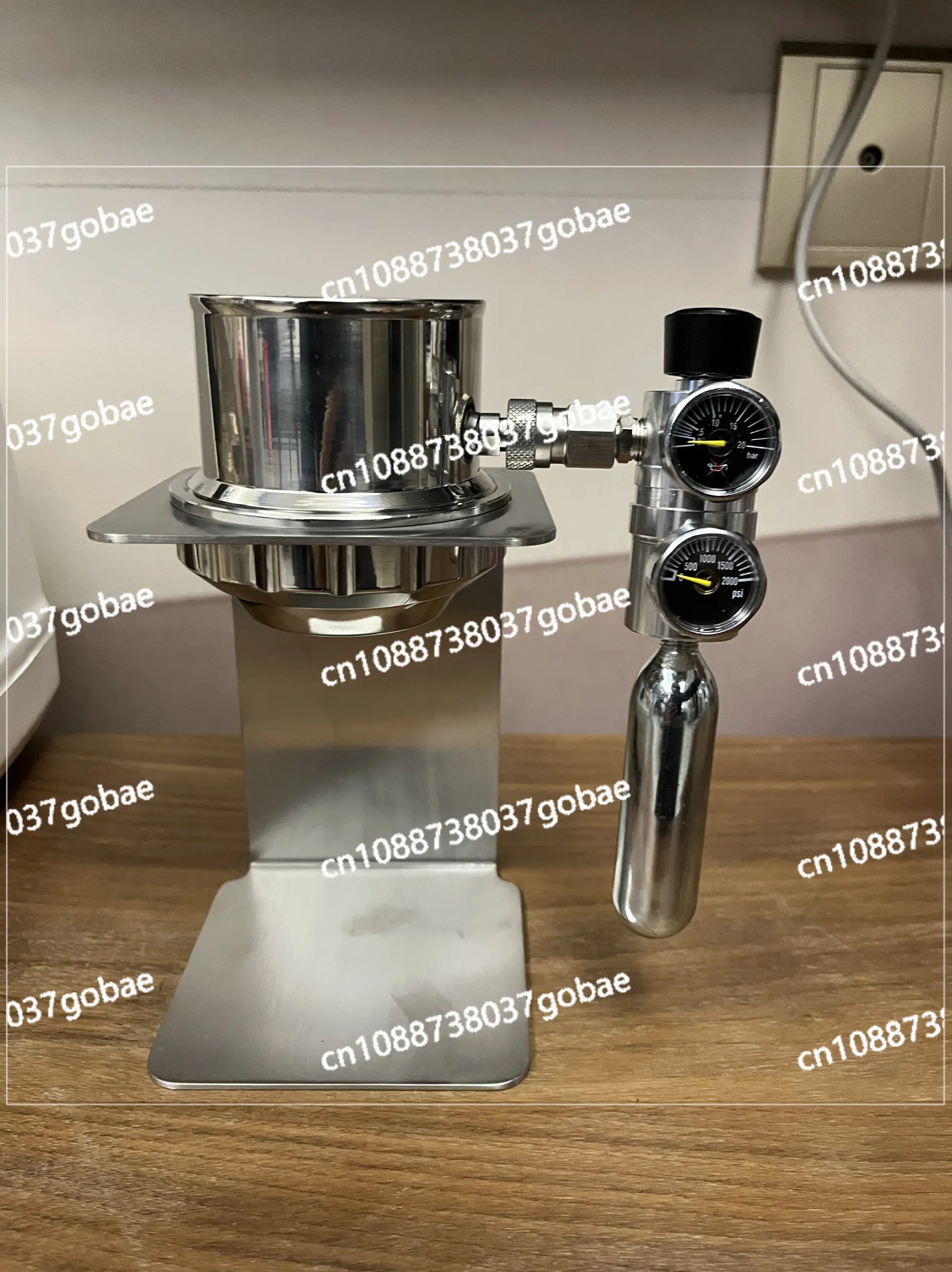 

Пневматическая кофемашина, портативная, для кемпинга, легко хранится, без предварительного нагрева, 58-миллилитровая емкость для порошка, регулируемое давление и давление для приготовления.