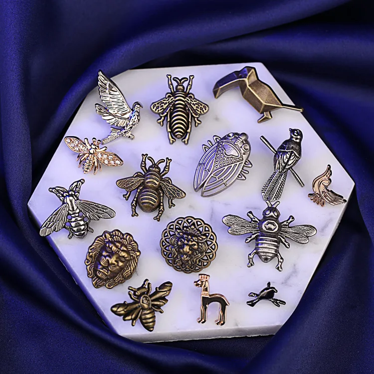 Vintage Insect Bee Crystal Brooch Pin Animal Bird Collar Pins Suit Shirt Corsage Jewelry Brooches for Women and Men Accessories